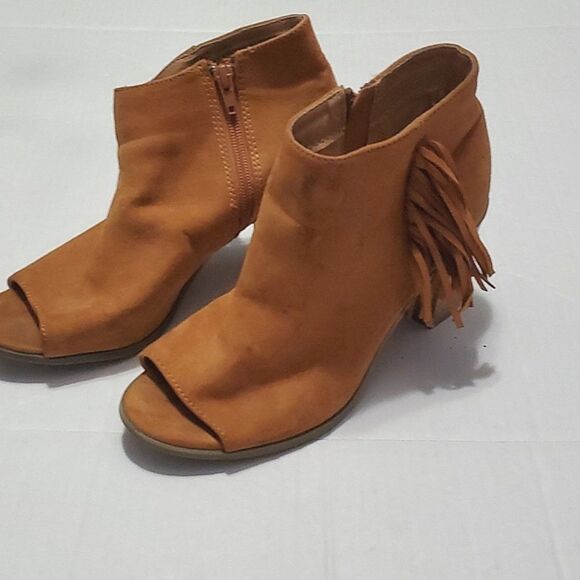 Charming Charlie Honey Tan Boho Trendy Fringed Open Toe Booties Shoeties - Picture 1 of 13
